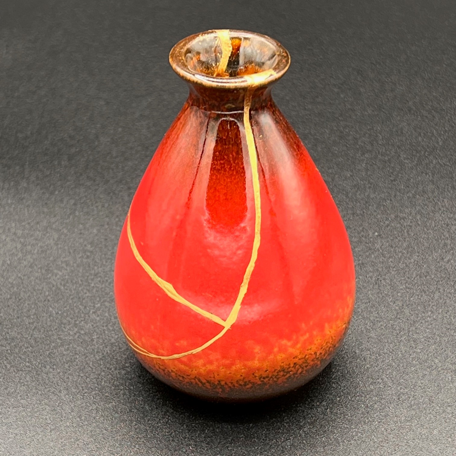 kinstugi sur soliflore rouge – Image 3