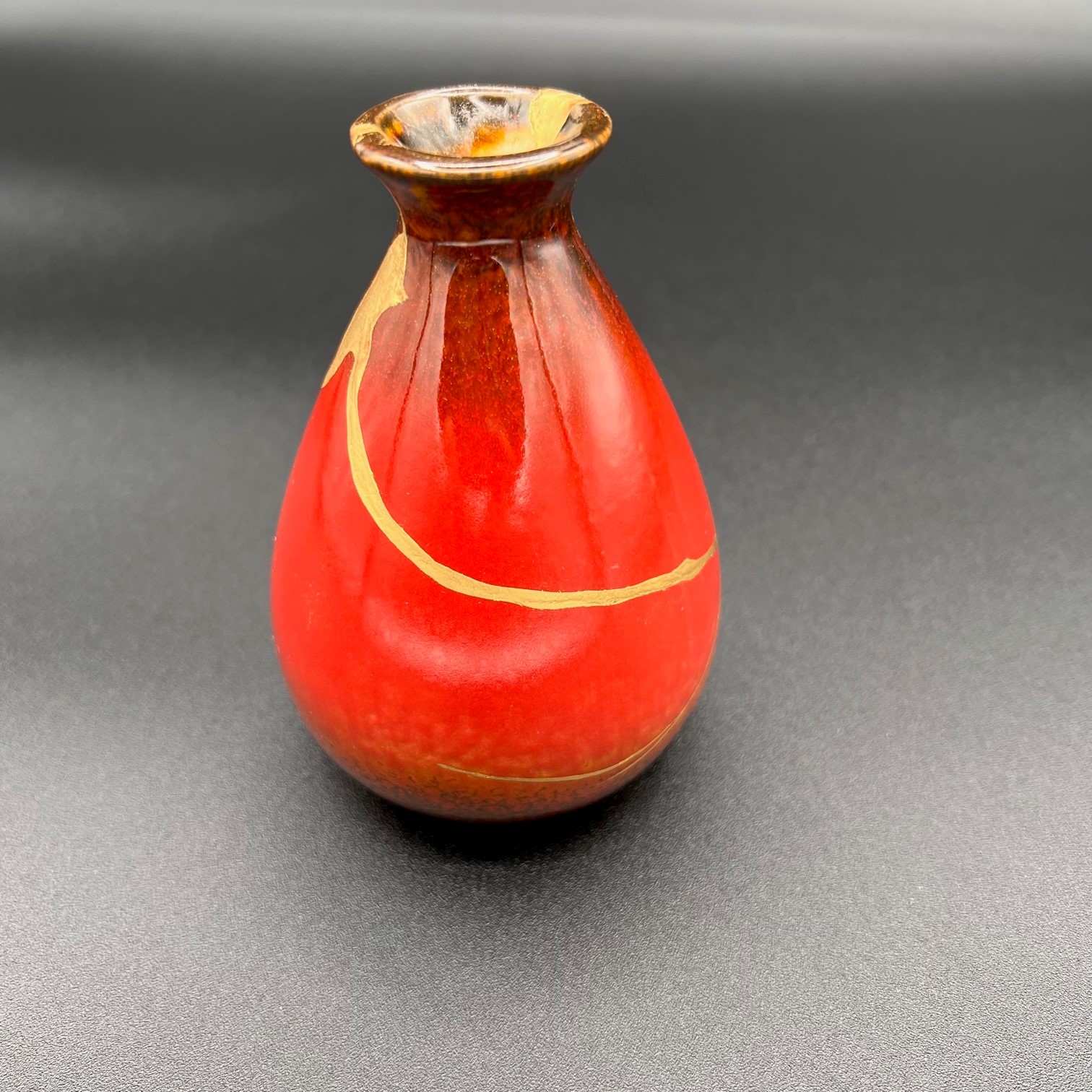 kinstugi sur soliflore rouge – Image 2