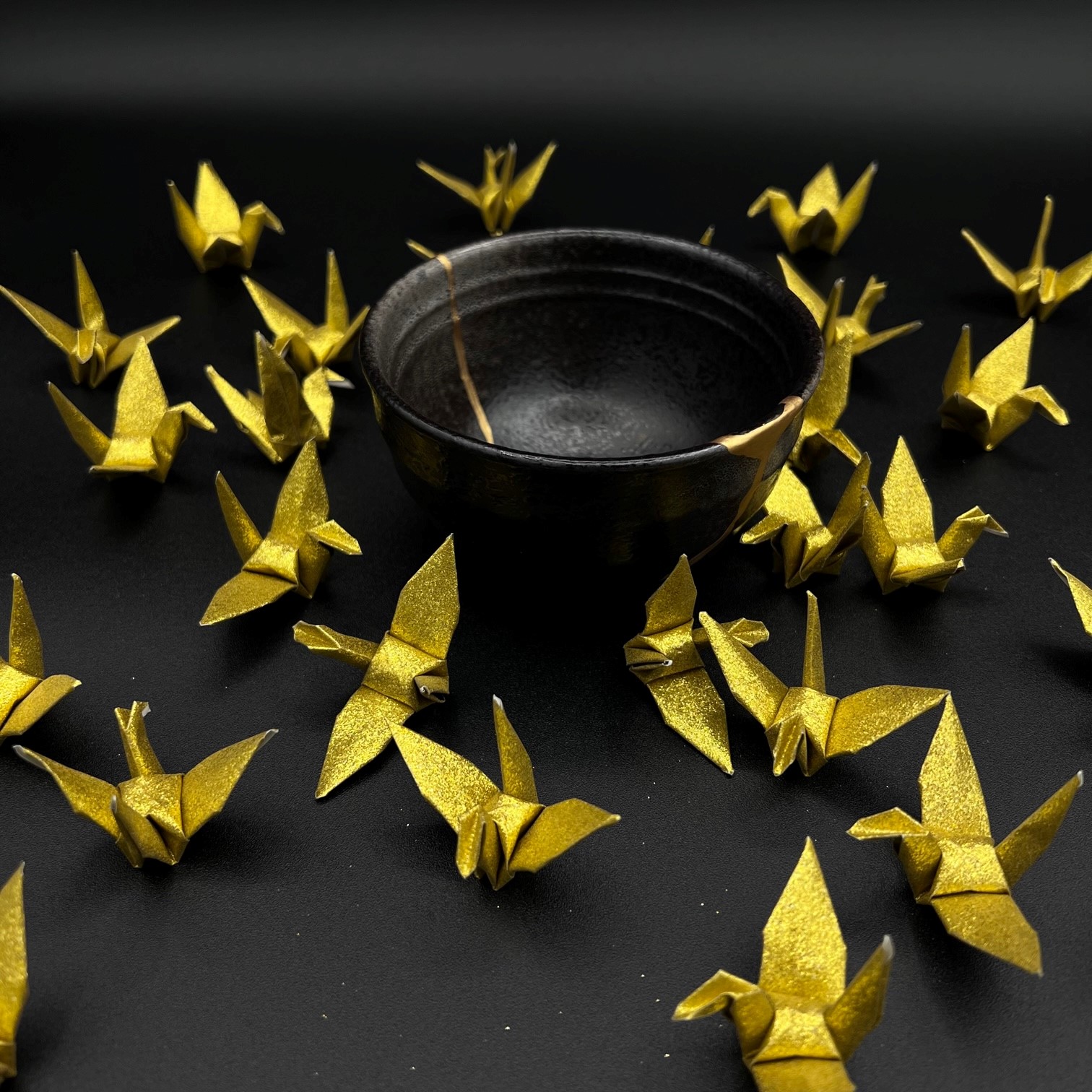 kintsugi tasse sombre texturée 1