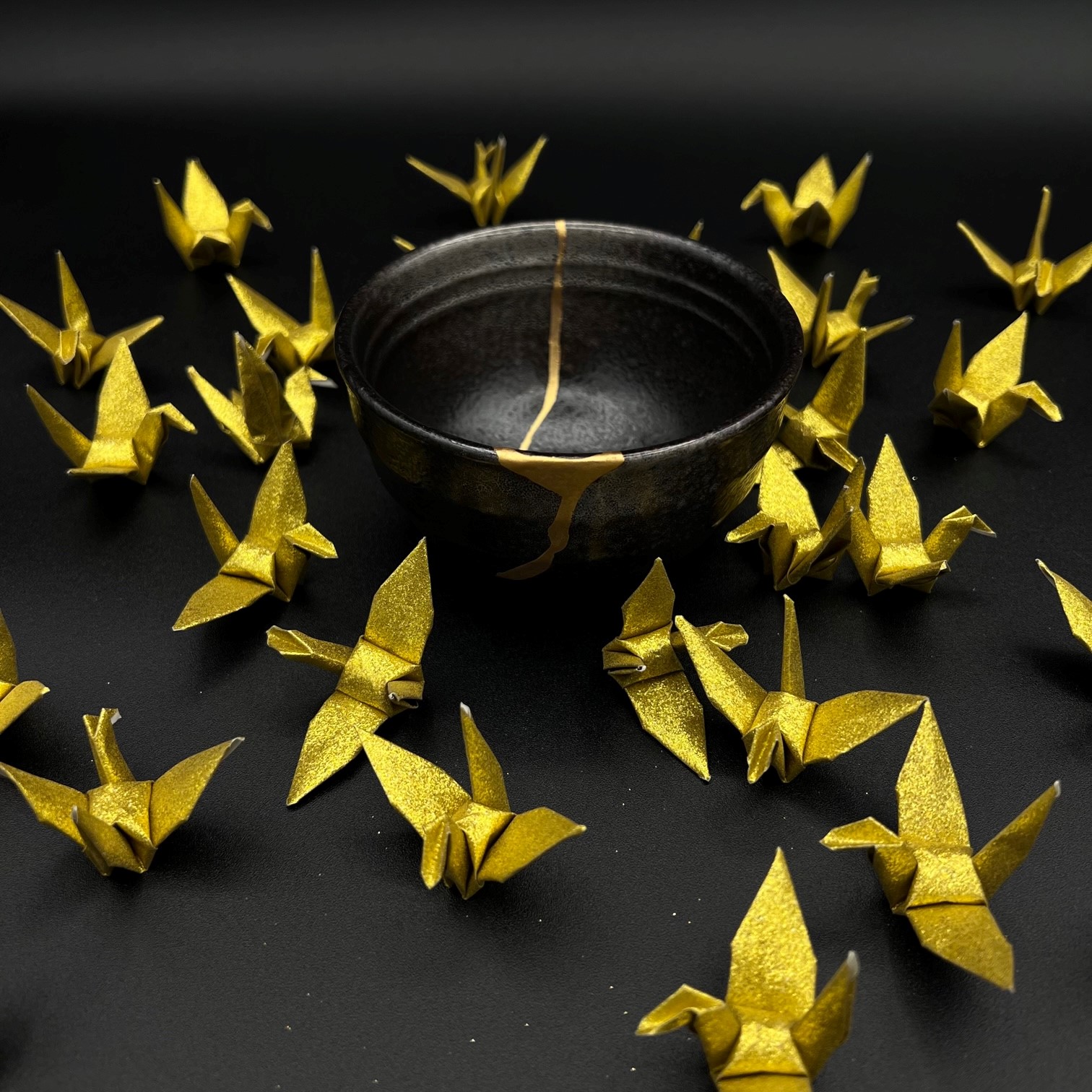 kintsugi tasse sombre texturée 2