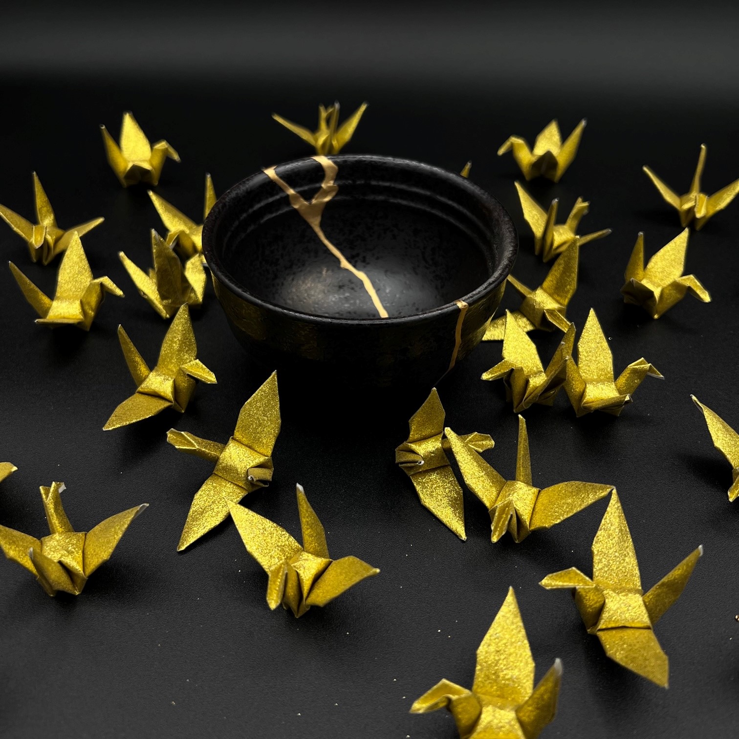 kintsugi tasse sombre texturée 3