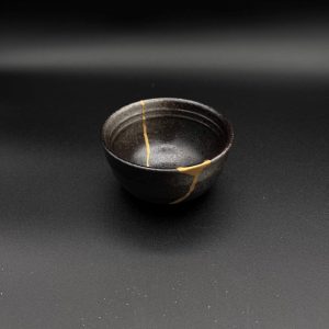 kintsugi tasse sombre texturée 5