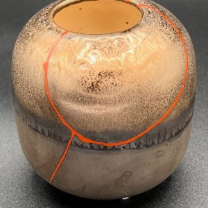 Urushitsugi sur un petit vase